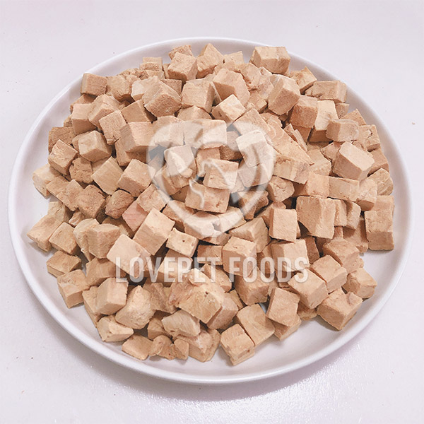 Freeze-dried salmon pellets